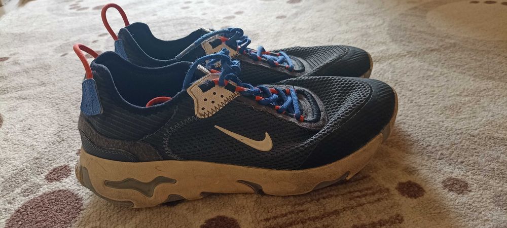 Продавам маратонки Nike