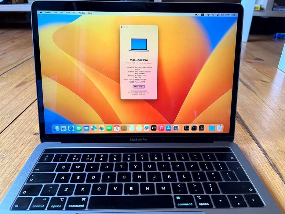 Продавам Macbook Pro a2159 13" с неработещ touch bar