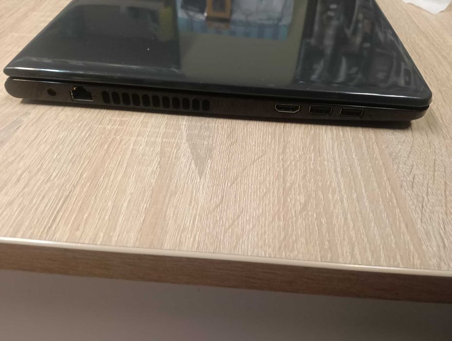 Лаптоп Dell Inspiron 15 с две видео карти (козметични забележки)