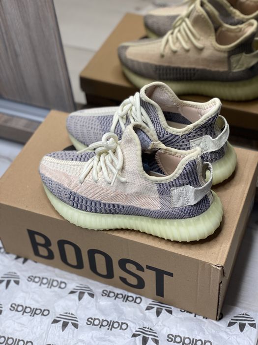 Adidasi YEEZI BOOST 350
