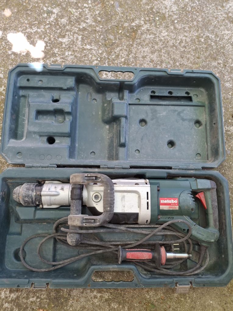 Продавам къртач METABO MHE 96
