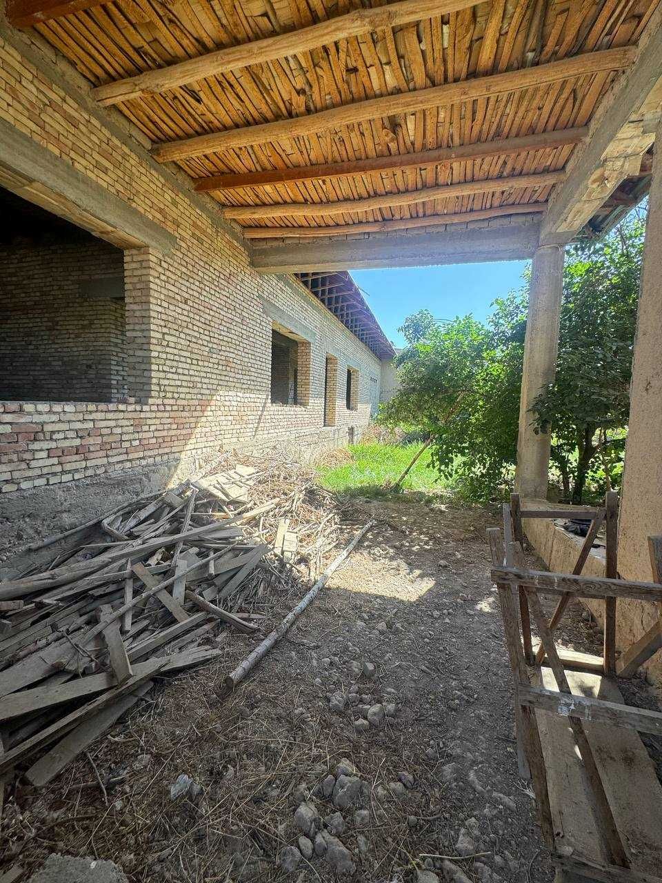 Uy hovli 8 sotrix