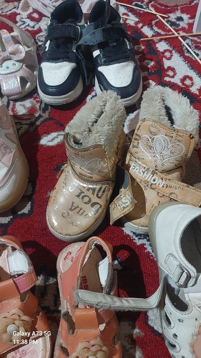 Яхши авайлаб кийилган оёк кийимлар,