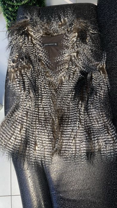 Прекрасен елек с косъм на Zara