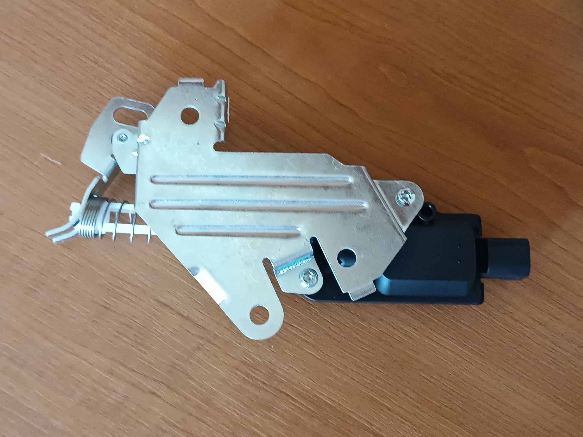 Механизъм за ключалка на задната врата на Форд фиеста VI 02-08