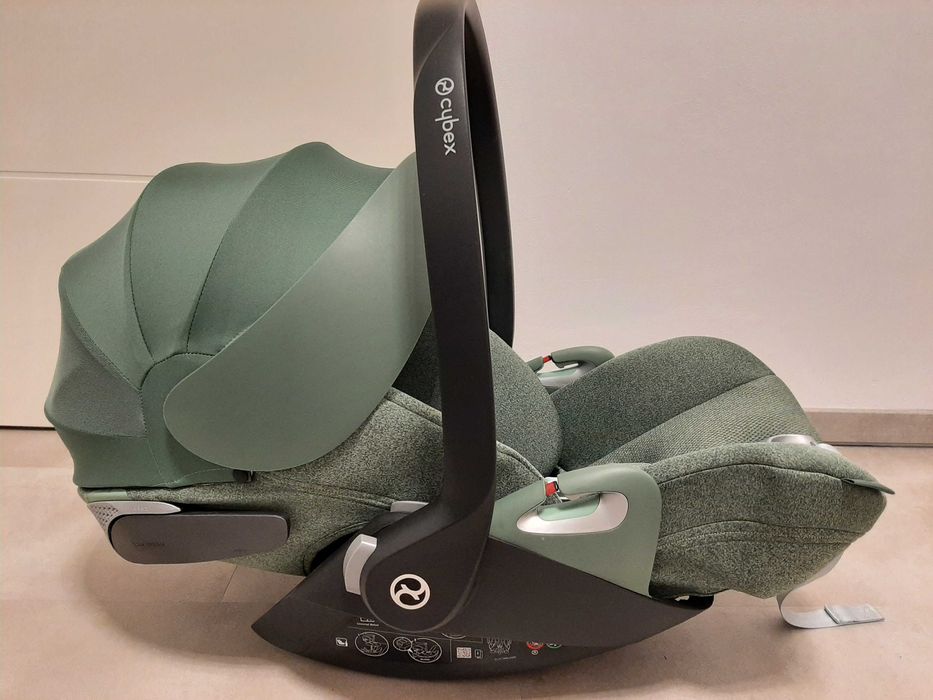 Столче за кола Cybex Cloud T plus с цвят leaf green и Base T