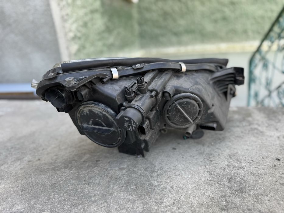 Ляв фар с оригинален ксенон и завиване за Mercedes CLS W219