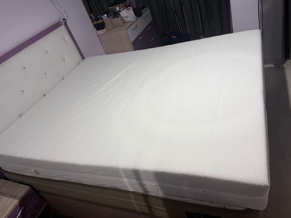 Почти неизползван матрак 160/200