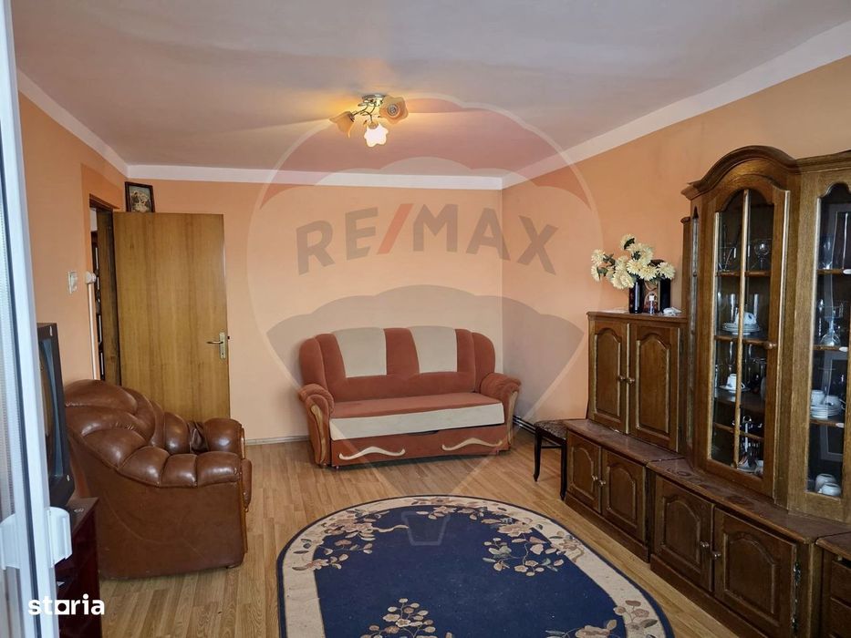 Apartament cu 3 camere de vânzare, str Bucovinei- zona Mioriței