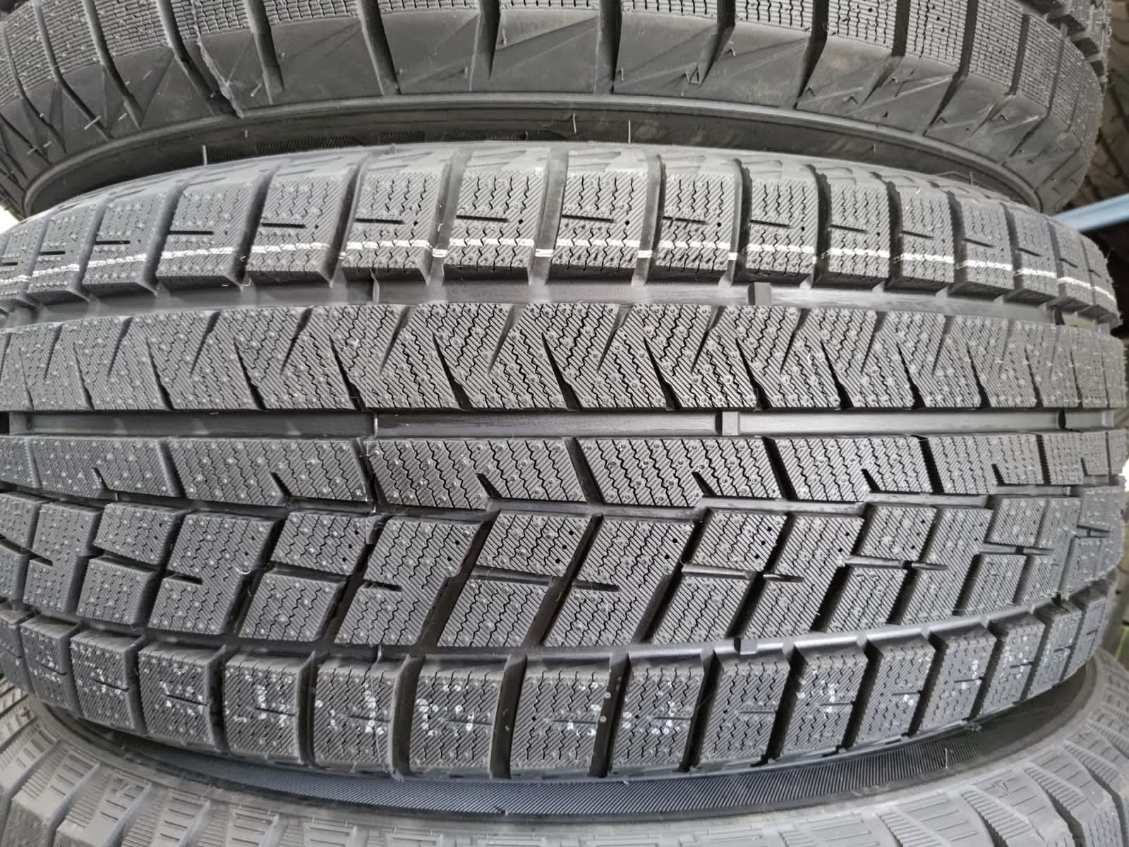 Rapid 205/60R16 Ice Knight