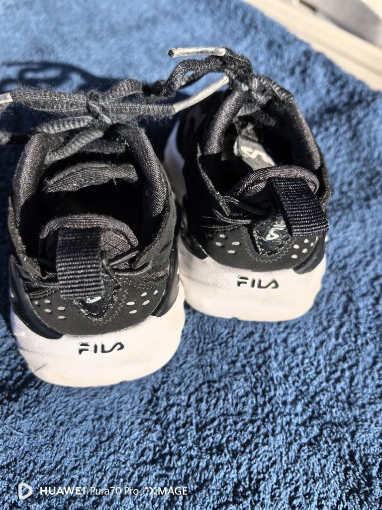 Невероятно красиви детски маратонки fila номер 20