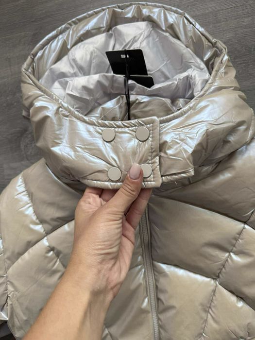 Топло яке с махаща се качулка.