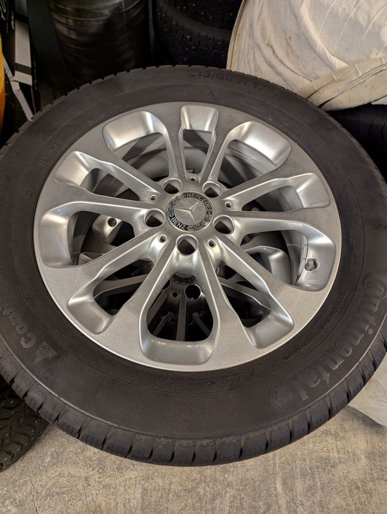 Jante originale Mercedes ( gla/glb/glc) anvelope iarna 215/60/17 tpms