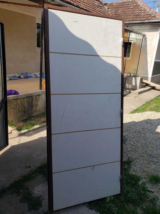 Uşa de camera de interior