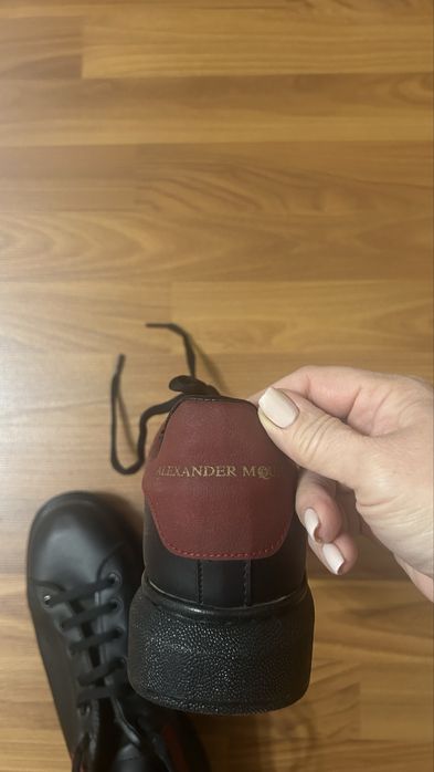 Продам осенние туфли-кроссовки  большого размера