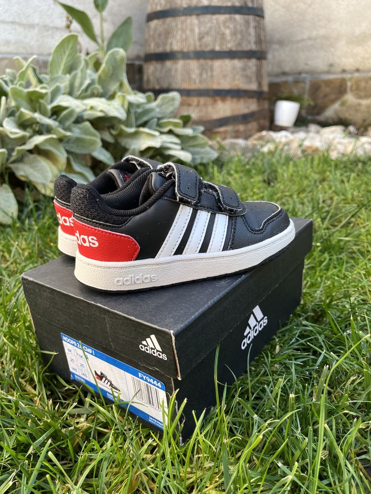 Оригинални маратонки Adidas