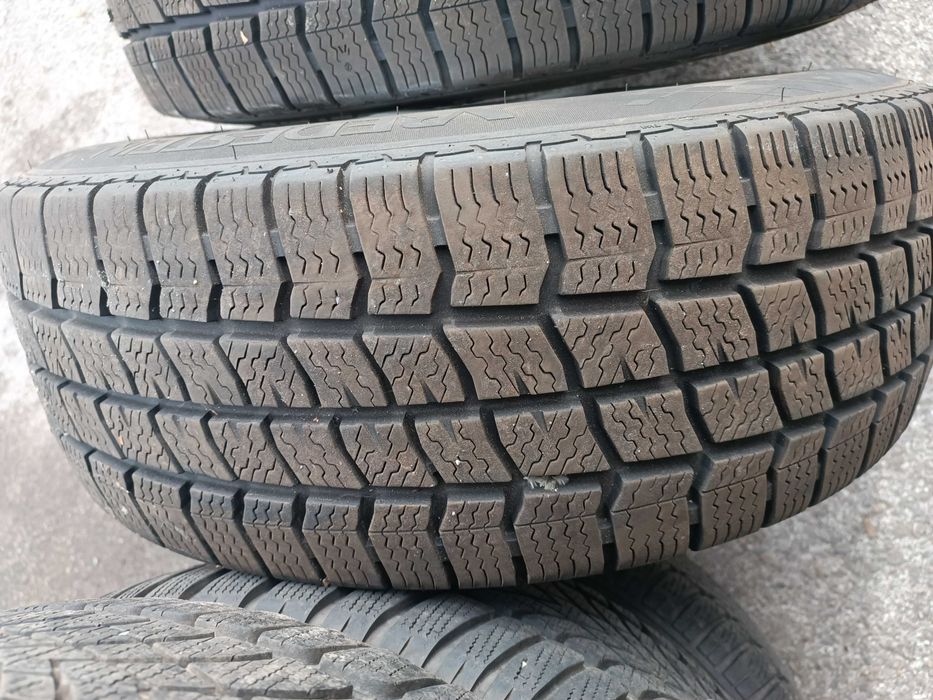 Зимни гуми  215/60/17 VREDESTEIN M+S DOT:1922 с лети джанти от VW T5