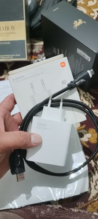 Зарядка на телефон оригинал!