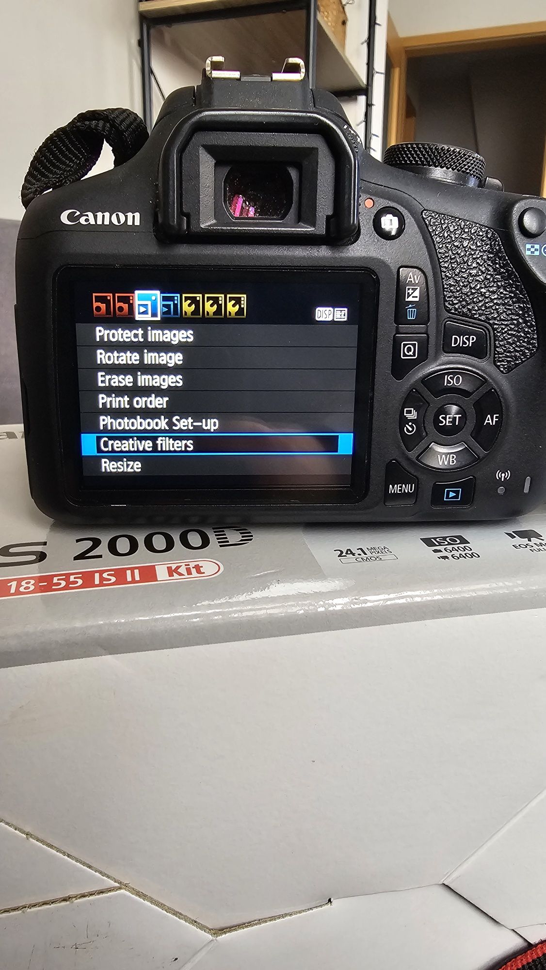 Фотоапарат Canon 2000d с два обектива