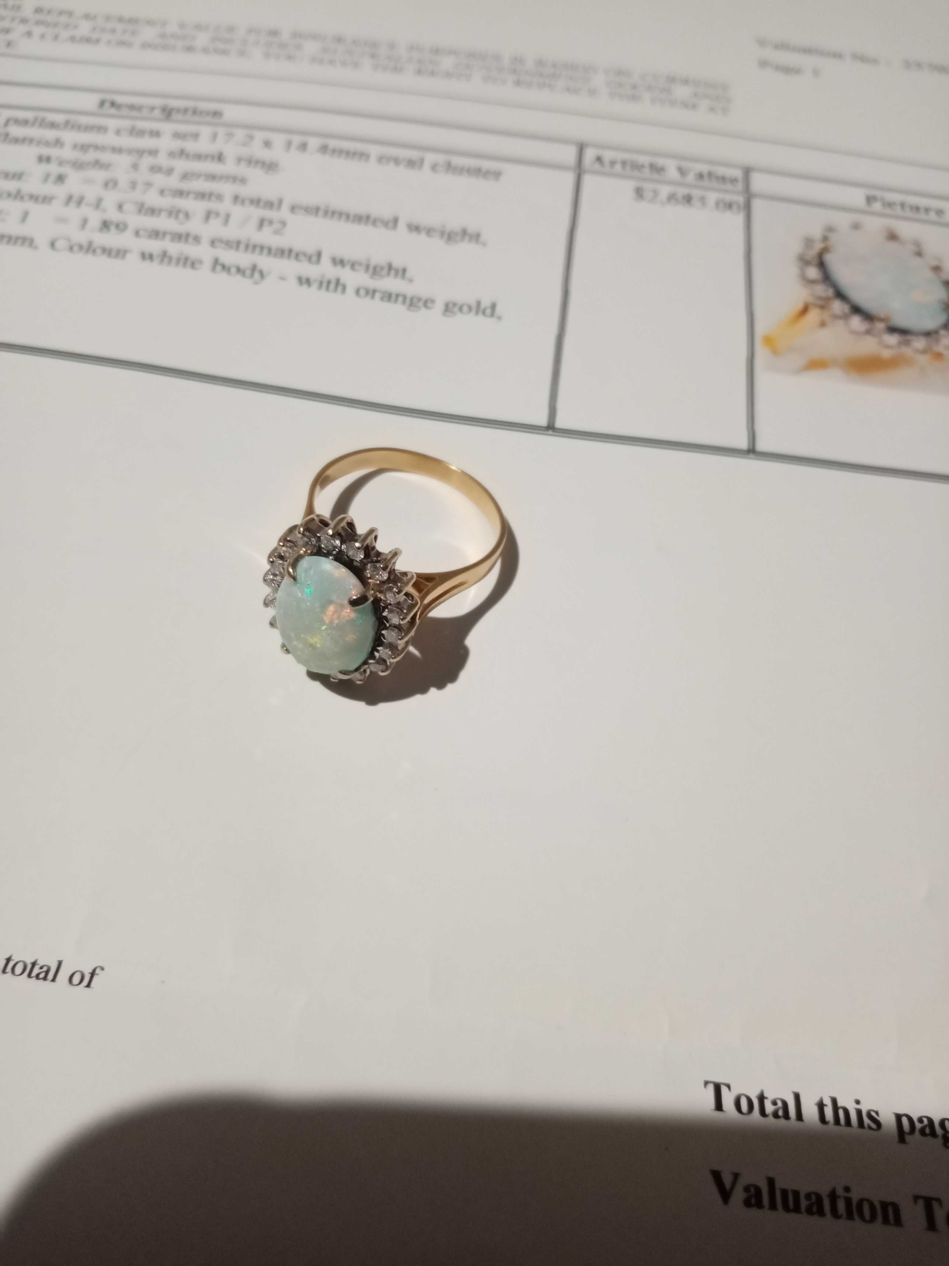 Opal. Inel 18k gold, opal si 18 diamante cu certificat.