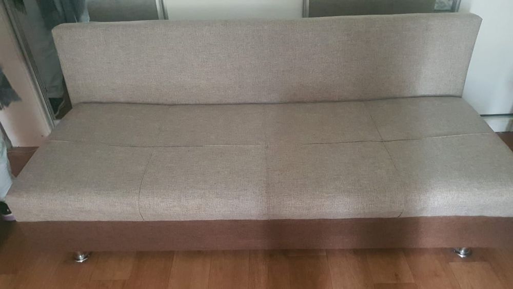 Серый диван для дома