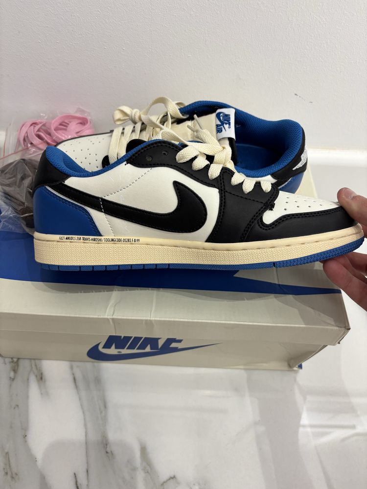 Jordan 1 low Travis Scott