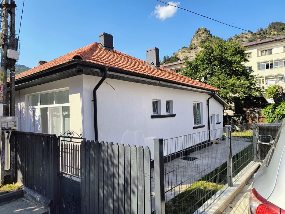 Casa de închiriat în Brezoi- zona centrala