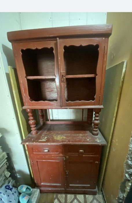 Продается  старинный  журнальный стол .