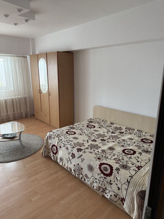 Inchiriez apartament!