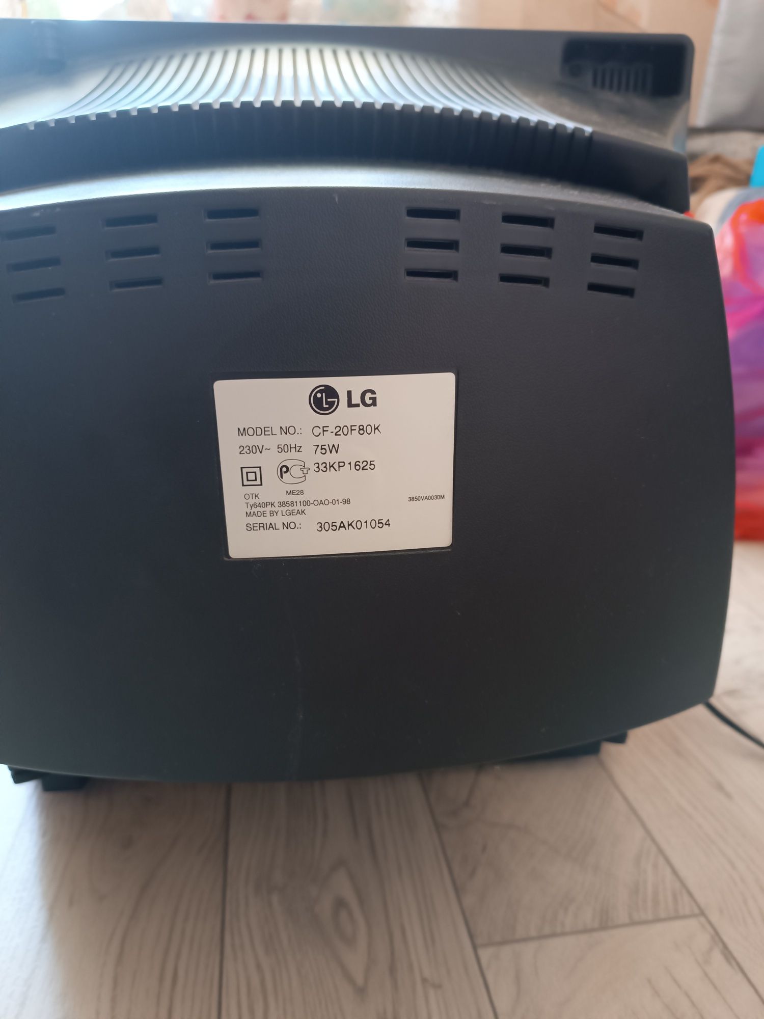 Телевизор LG. Model: CF-20F80K