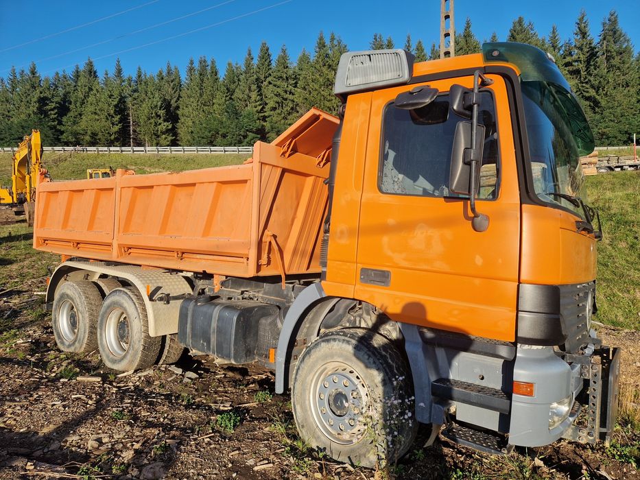 De vînzare basclă mercedes actros an fabricație 2000