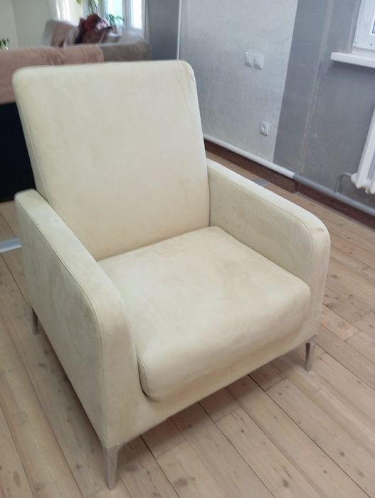 Продам кресла кожаные есть 3 шт