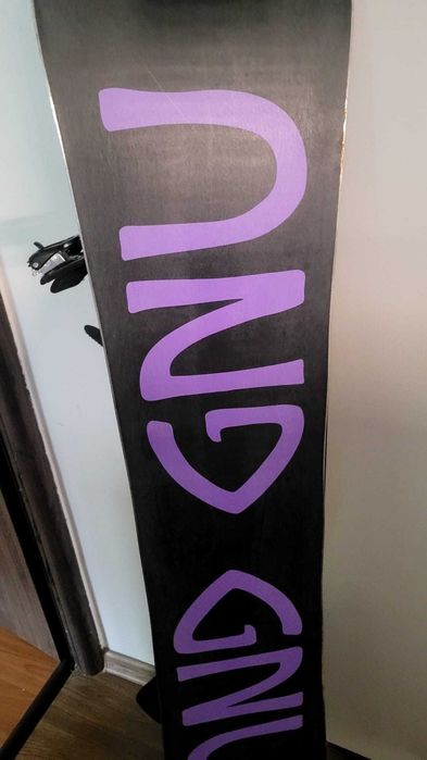 Placa snowboard 144 GNU by Jamie Anderson cu legaturi