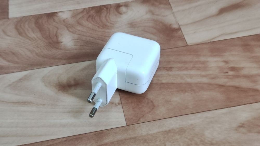 Блок зарядки на iPad / iPhone