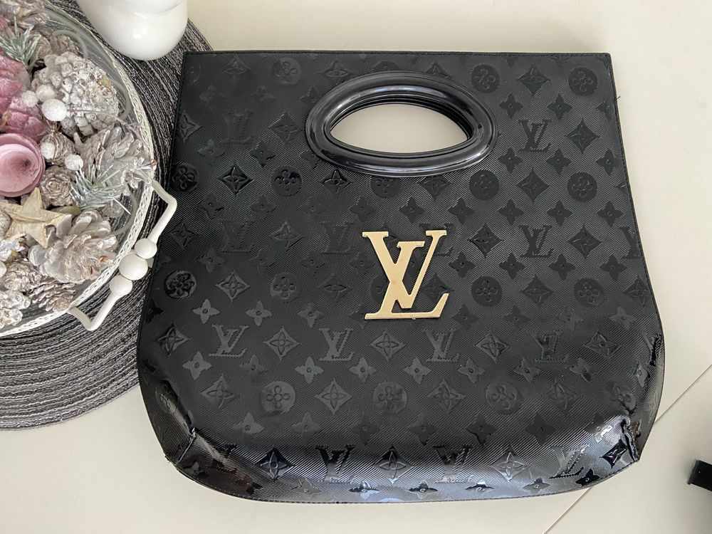 Екстравагантна чанта LV
