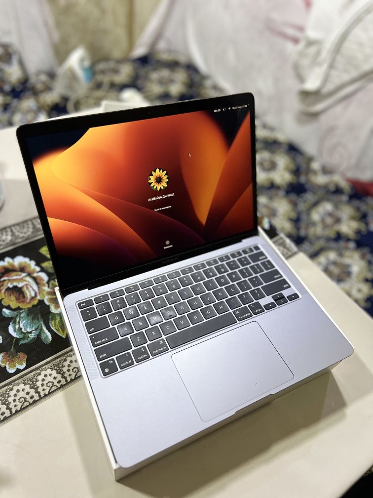 Macbook air M1 8/256 yangi 3ta sikil
