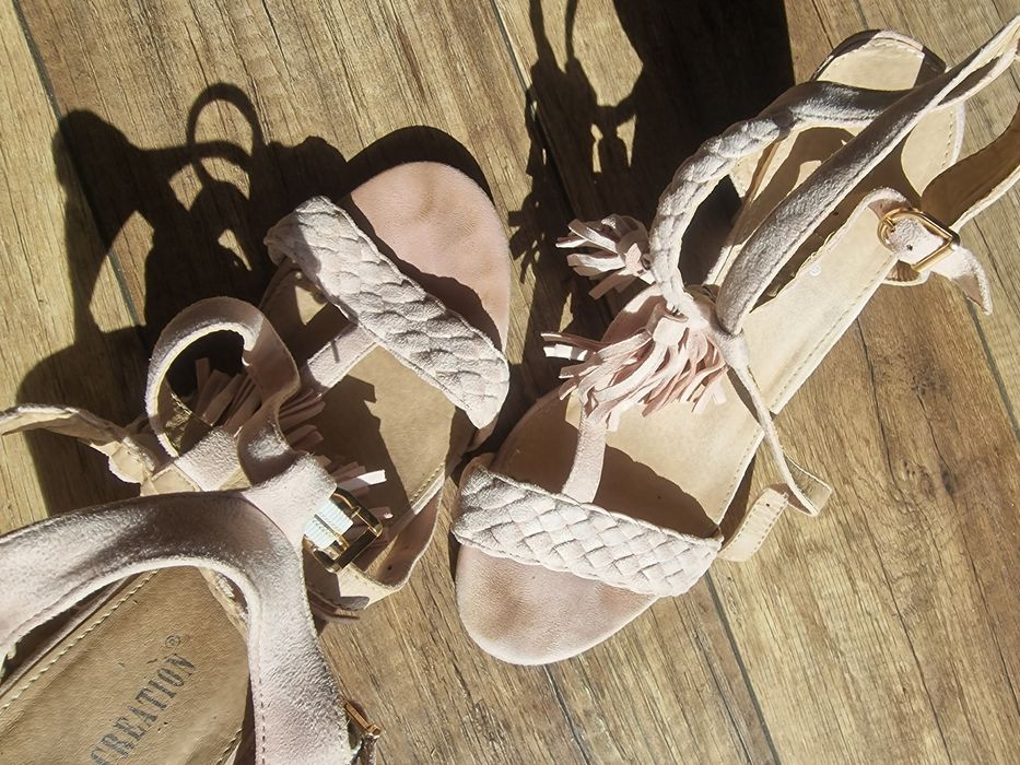 Sandale cu toc inalt gros crem, marimea 39