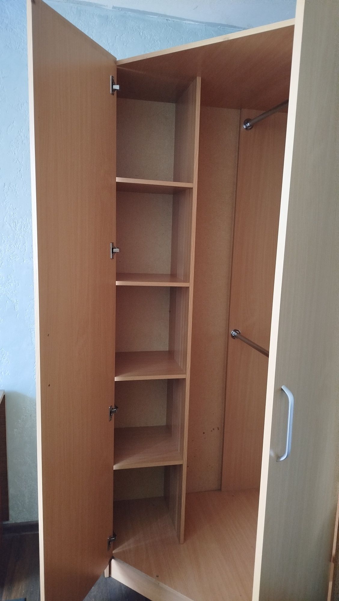 Продам Шкаф угловой