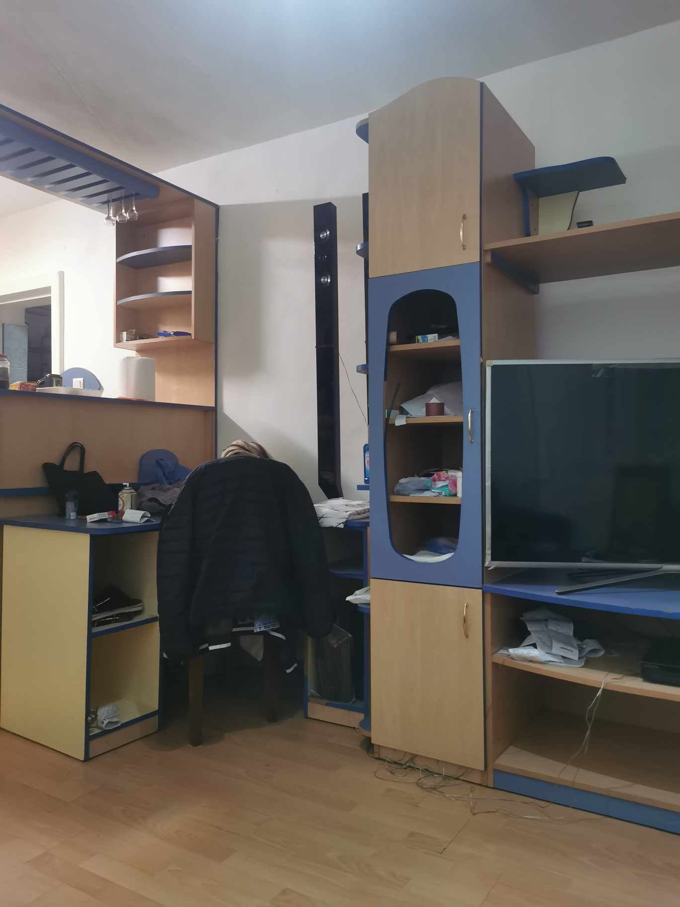 Vând apartament cu o camera la parter zona Rogerius