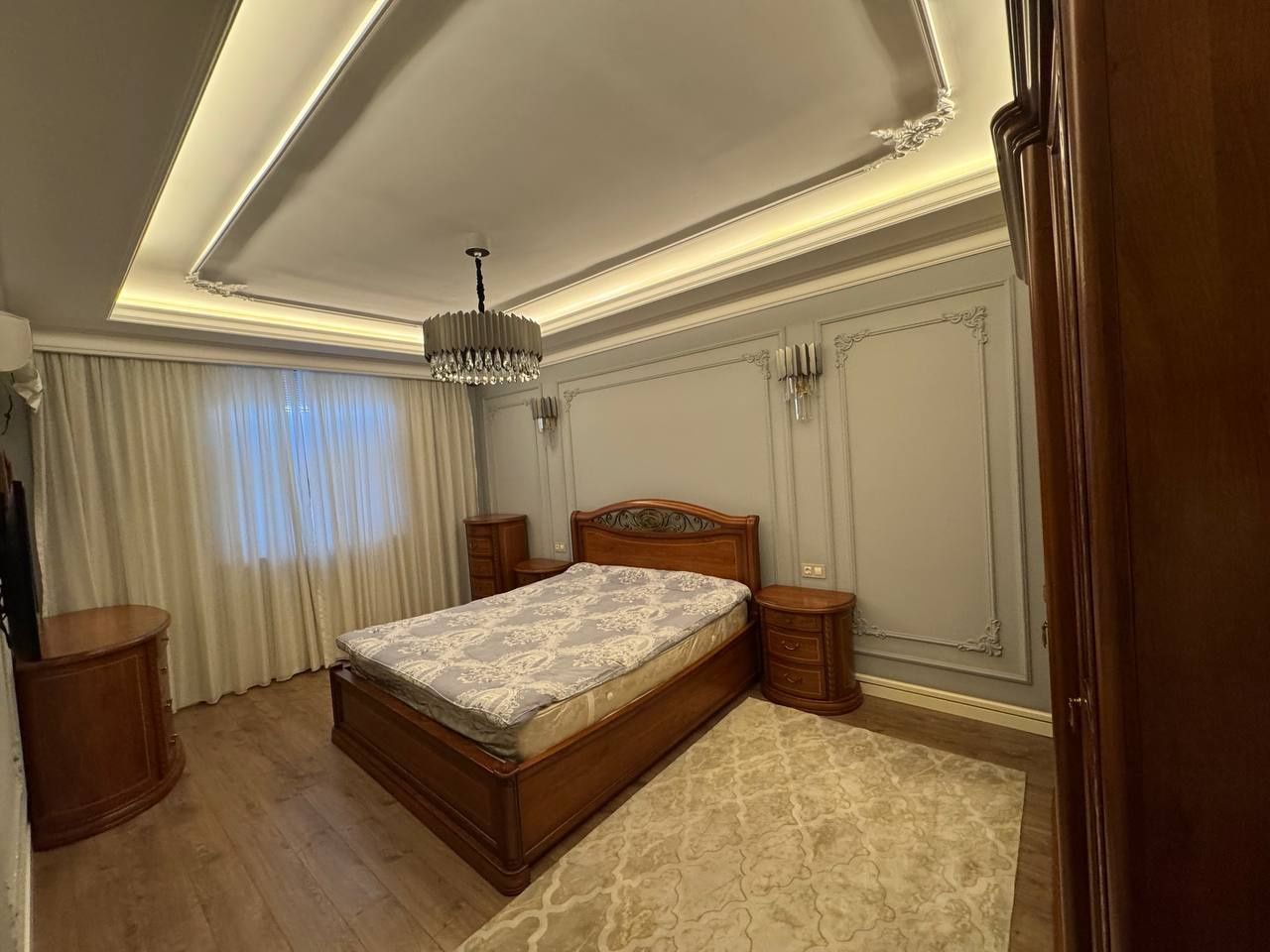 Аренда 4/7/8 Себзор Ж/К Golden House 140-кв.м 2 та санузел бор