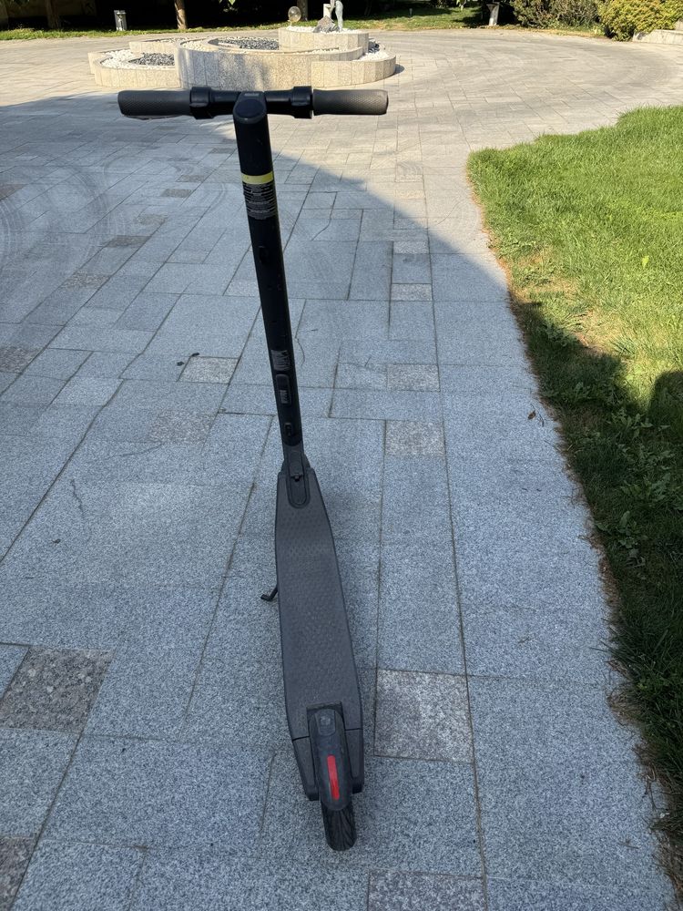 Продается самокат Ninebot by Segway ES1