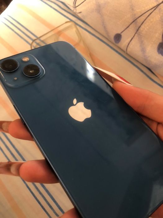 Iphone 13 culoare albastru inchis