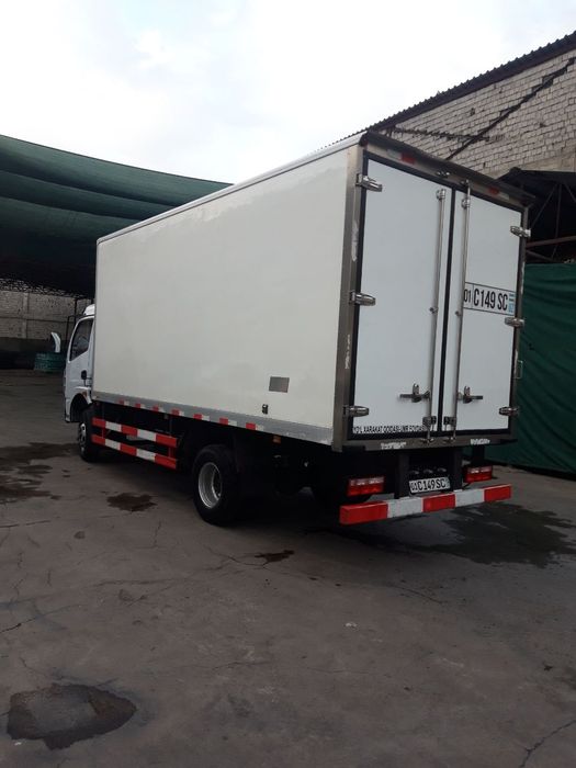 Донг фэн грузовая с рефрежератором состояния отличное