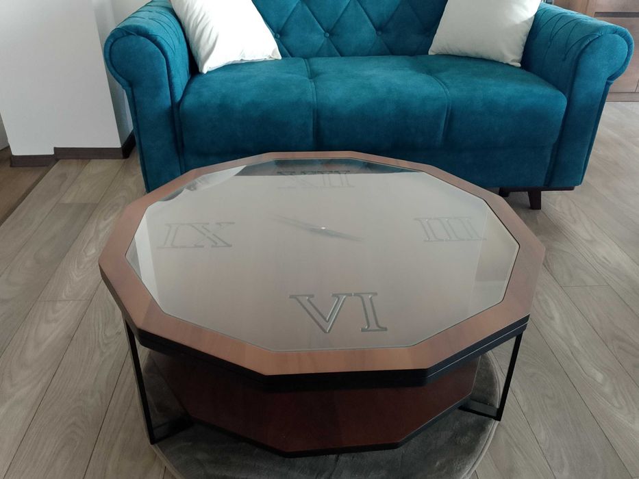 Холна маса с механизъм часовник