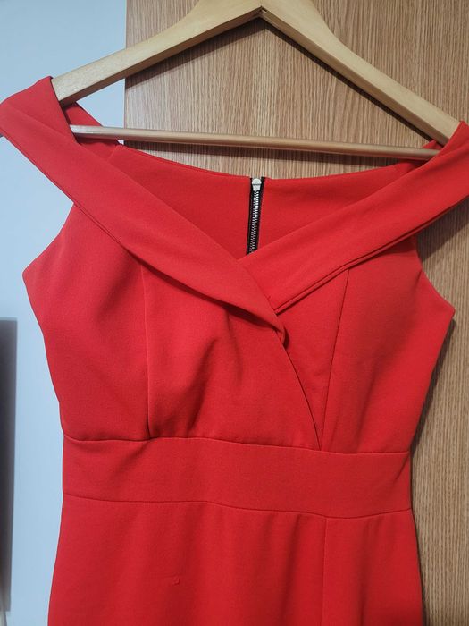 Rochie rosie de seara, model sirena, marimea XS