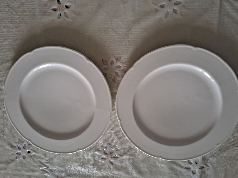 Тарелки белые для вторых блюд