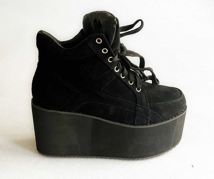 Новые ботинки на платформе 38 р ботильоны кроссовки