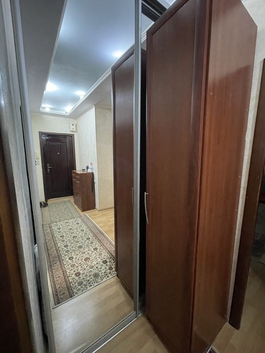 Высокий угловой шкаф в отличном состоянии