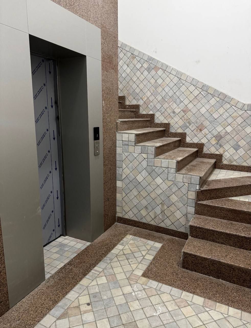 Продаётся 3-комнатная квартира 120 м², Юнусабад-Ц5, новостройка. США