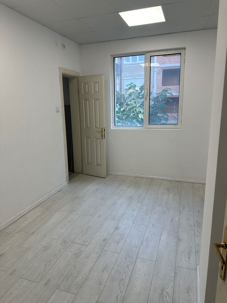 Дава се под наем Магазин в Пловдив, Център - 50 кв.м за 612 € - Снимка #8